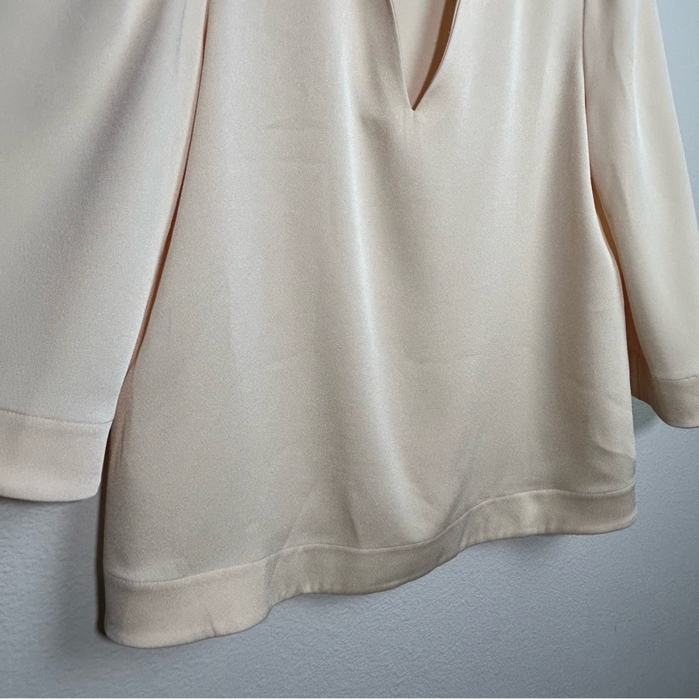 Tuckernuck Cream V-Neck Bell Sleeve Blouse Size Small - Picture 5 of 9
